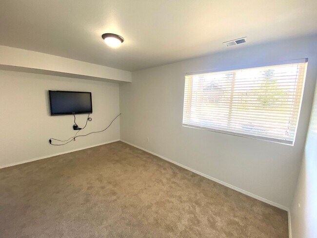 Building Photo - Flexible lease terms! Move in Special!  Wa...