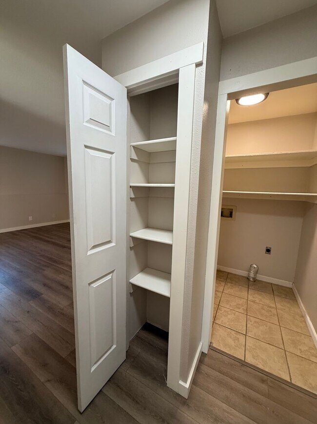 Building Photo - Condo with a Pool