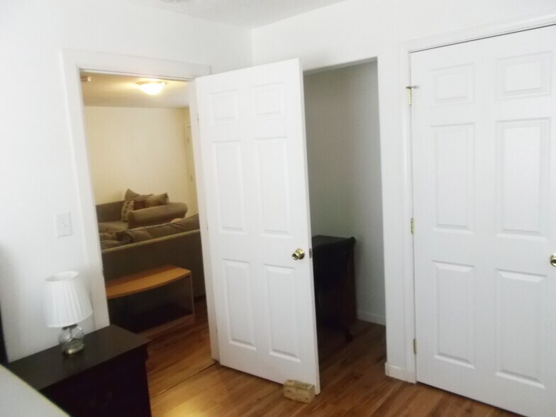 Building Photo - 6225 Cedarwood Ave