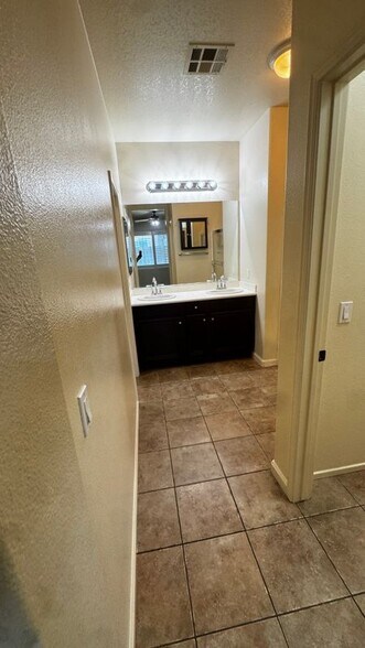 Building Photo - 5419 Woodard Ridge Dr