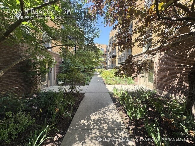 Building Photo - 4716 N Beacon St