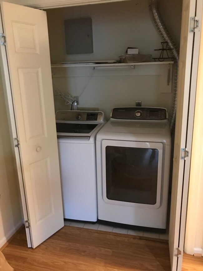 Building Photo - Great 3BR/2BA Townhouse in Mill Creek