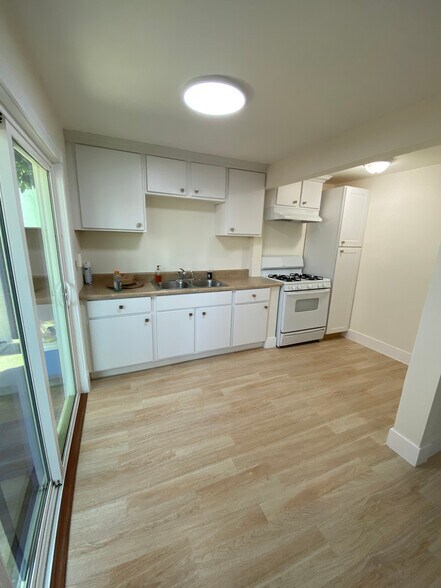 Building Photo - 410 N Glenwood Plz