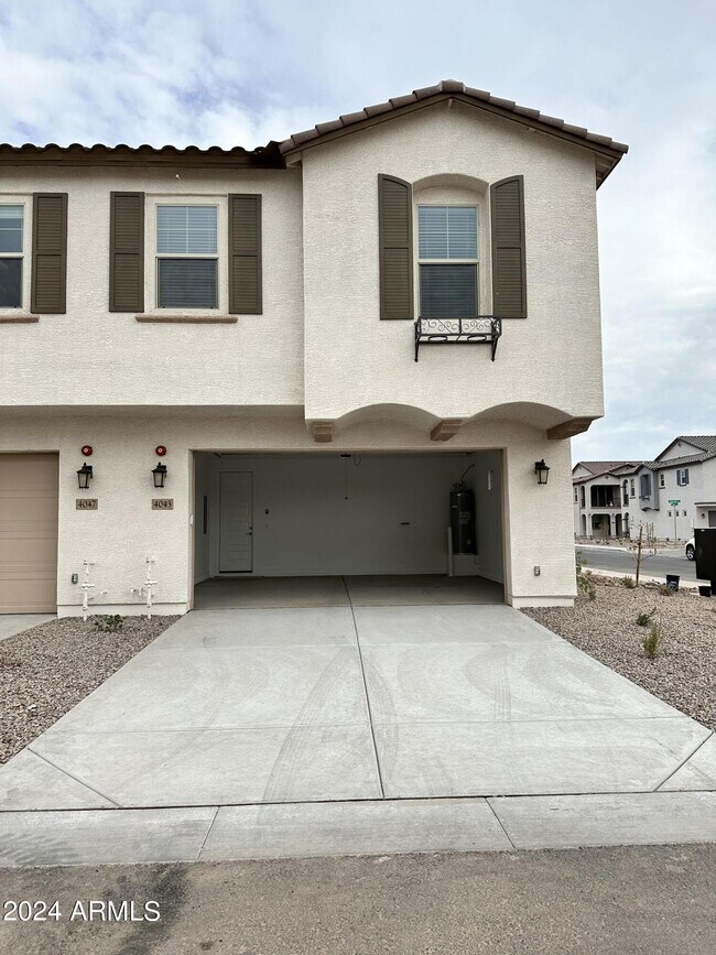 Building Photo - 4043 E Brisa Dr