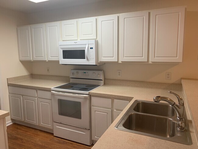Building Photo - First Floor, Three Bedroom Condo in Murrells Inlet. Located at Wyngate in Wachesaw East!