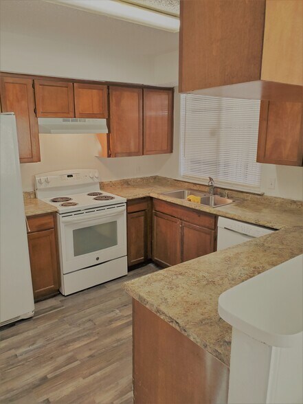 Enjoy a beautiful kithen with all matching appliances PLUS Washer and Dryer HOOKUPS in laundry room off the kitchen to connect your own machines - 2205 Chase Ct