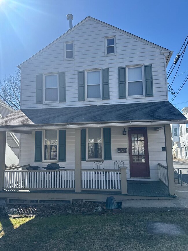 Building Photo - 322 E Broad St