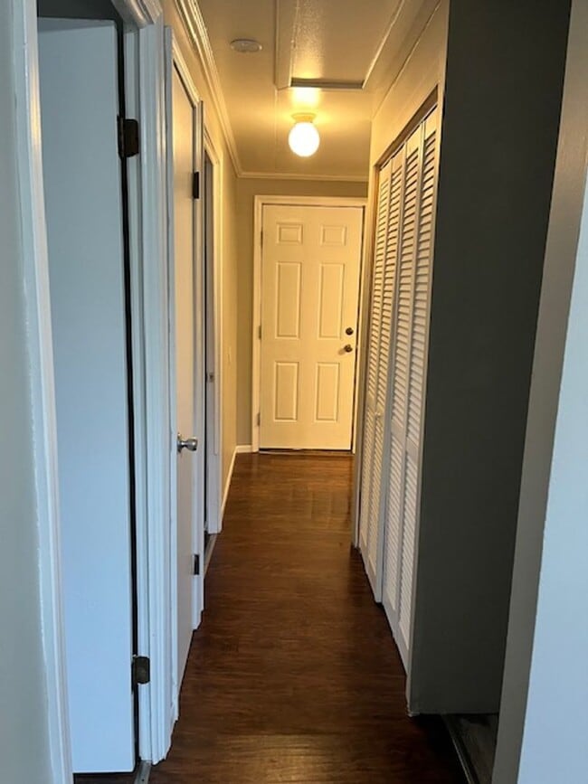 Building Photo - Adorable 3 Bedroom Home