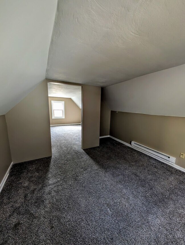 Building Photo - Beautiful Home with Central Air and Main Floor Laundry, Gateway School District