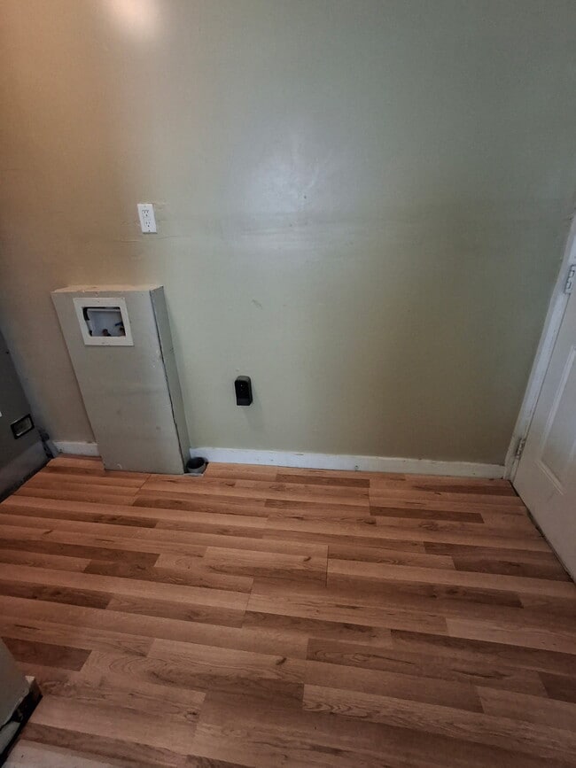 Building Photo - 1807 W 27th St