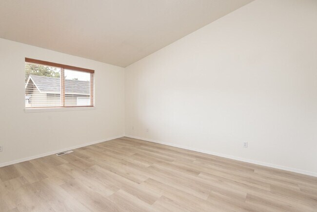 Building Photo - 63251 Gallop Ct