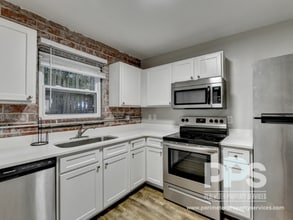 Building Photo - 221 Lampkin St NE