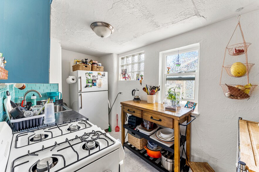 Building Photo - 42 Fox St