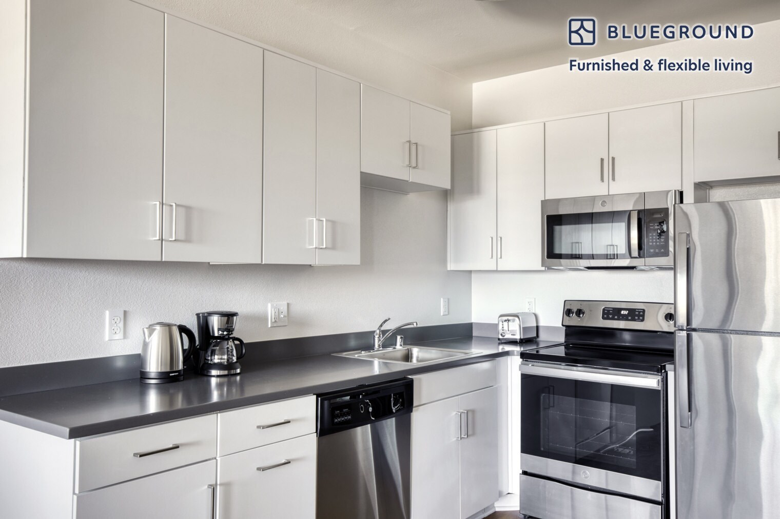 Building Photo - 417 Centinela Ave