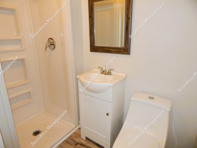 Building Photo - 392 Cairo St NW