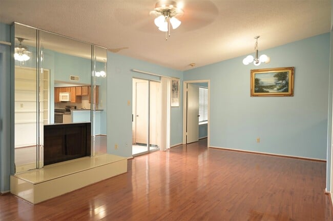 Building Photo - 10555 Turtlewood Ct