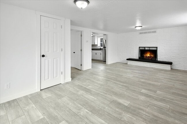 Building Photo - 205 40th St