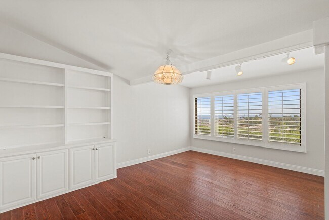 Building Photo - Stunning *VIEW* home for rent in desirable...