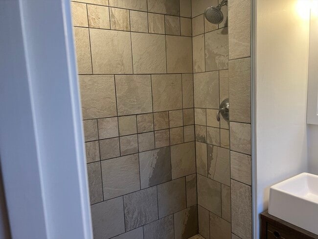 Building Photo - 71 Tamarack Rd