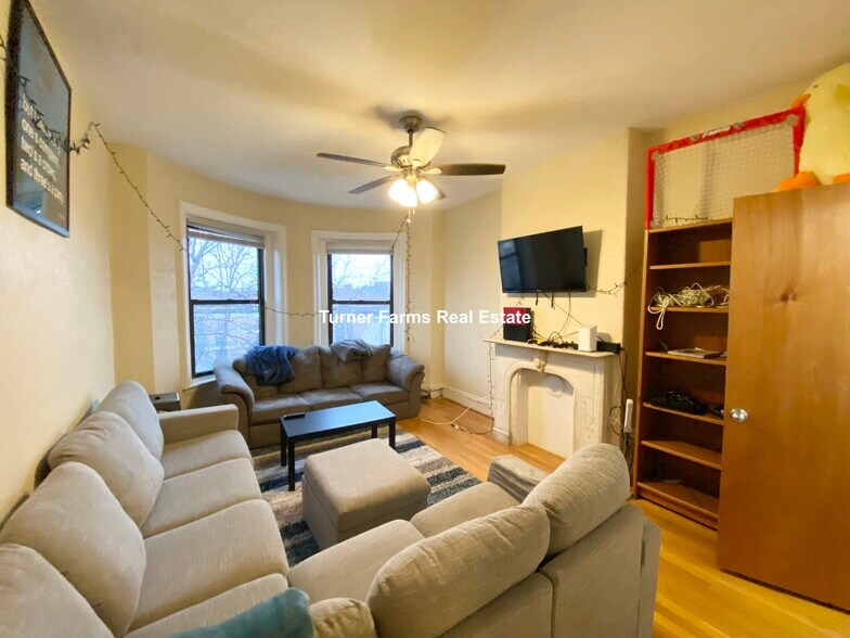 Primary Photo - 87 Hammond St