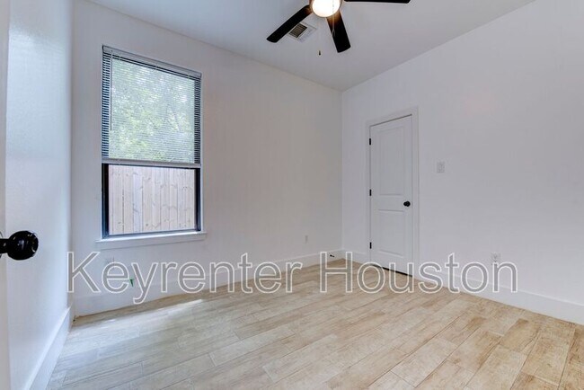 Building Photo - 5121 Southwind St