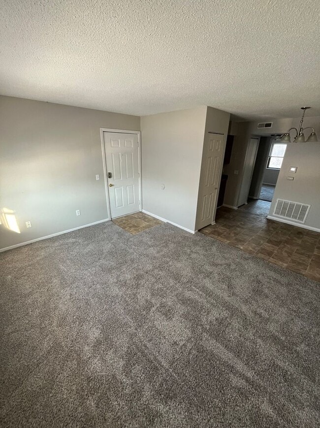 Building Photo - One Bedroom Apartment in Butler!