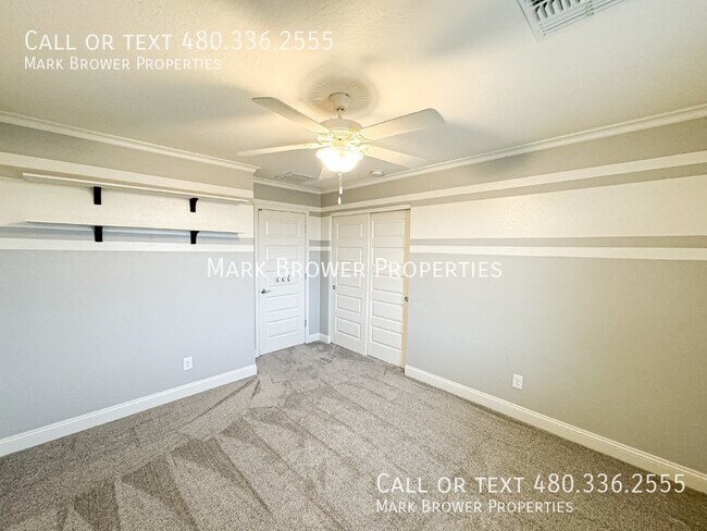 Building Photo - 1042 W Oleander Ave
