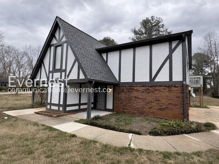 Building Photo - 1760 Wesley Way NW