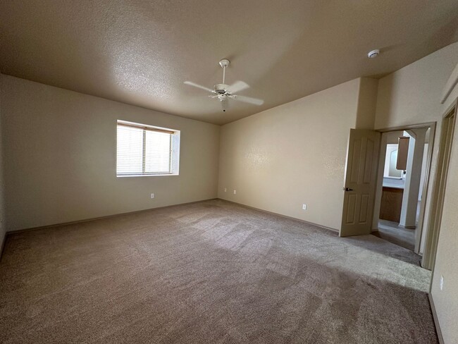 Building Photo - Beautiful 3 bedroom, 3 garage home in Chap...