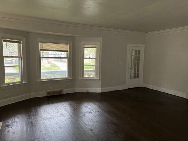 Building Photo - 3526 E 151st St