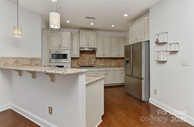 Building Photo - 549 Daventry Ct