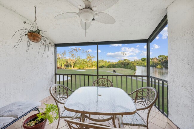 Building Photo - 8305 Casa Del Lago