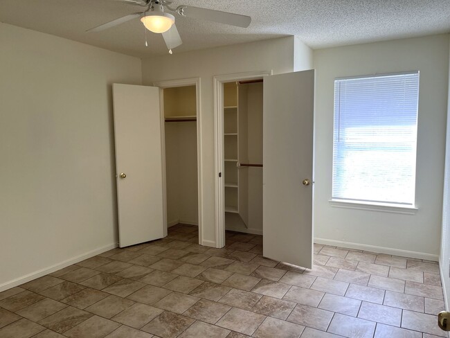 Building Photo - Lorena ISD Duplex