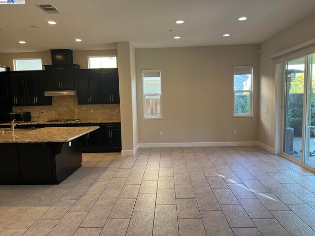 Building Photo - 1695 N Terracina Dr