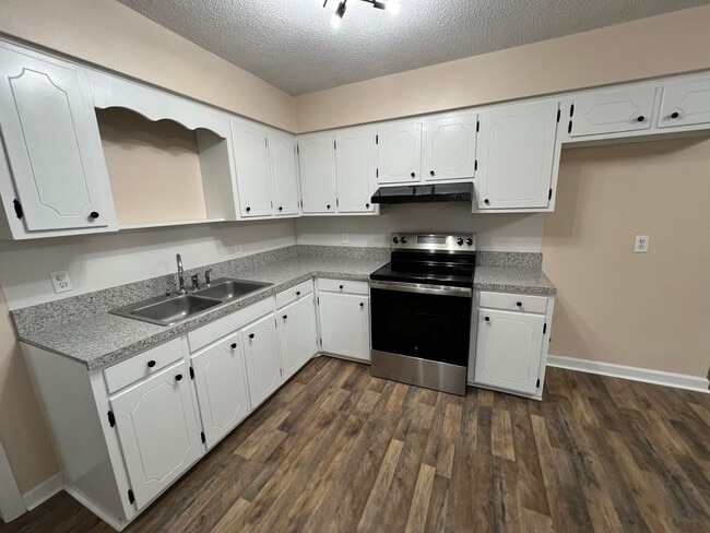 Building Photo - 3 Bedroom 1.5 Bathroom House for rent