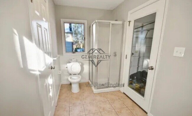 Building Photo - 206 Fairway Cir