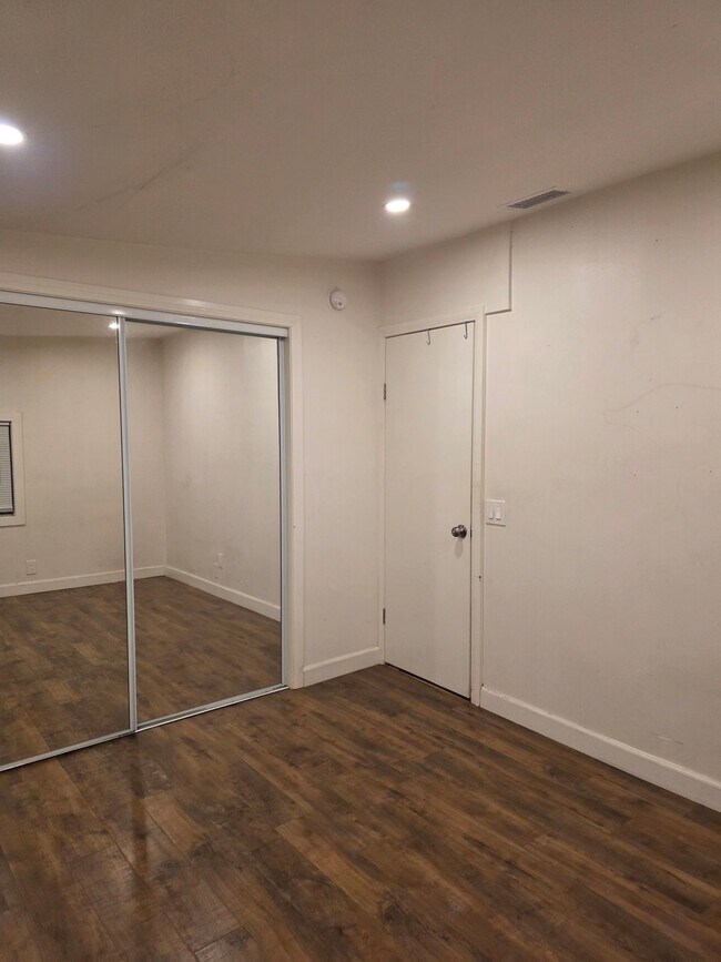 Building Photo - 746 N Virginia Ct