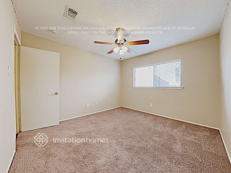 Building Photo - 503 Thorn Wood Dr