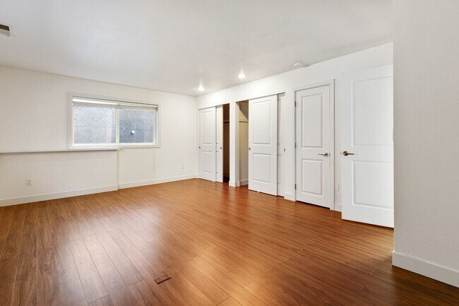 Building Photo - 2062 13th Ave W