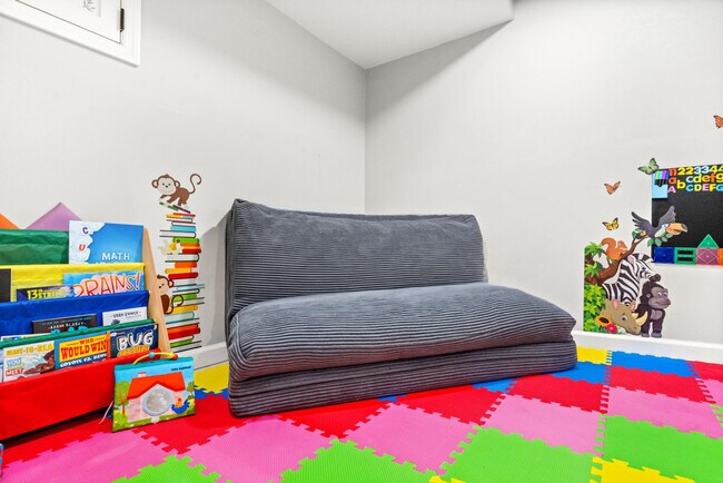 Building Photo - 16 E 32nd St