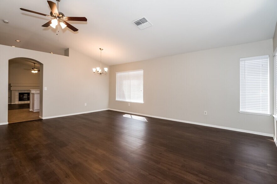 Building Photo - 5213 Sequin Dr