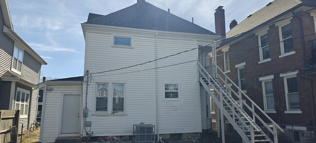 Back - 400 Wyandotte Ave
