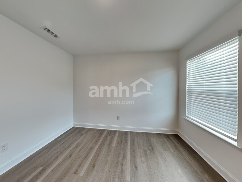 Building Photo - 1135 Livengood Wy