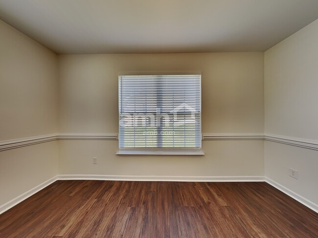 Building Photo - 706 Walnut Crossing Dr