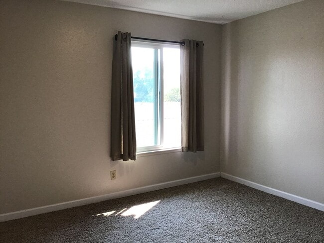Building Photo - Apartment in Carson Park Condominium