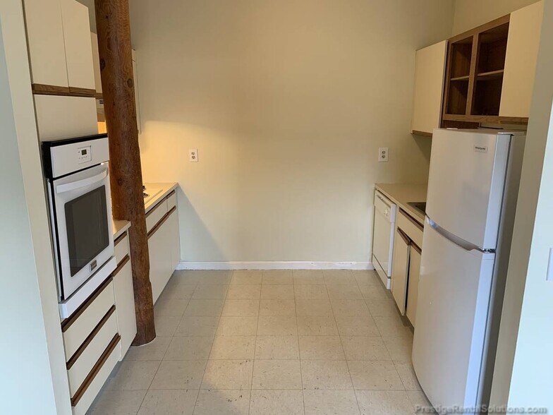 Building Photo - 180 Bemis Rd