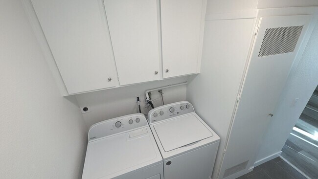 Building Photo - Tierrasanta 4 bedroom 2.5 bath, Garage, Up...