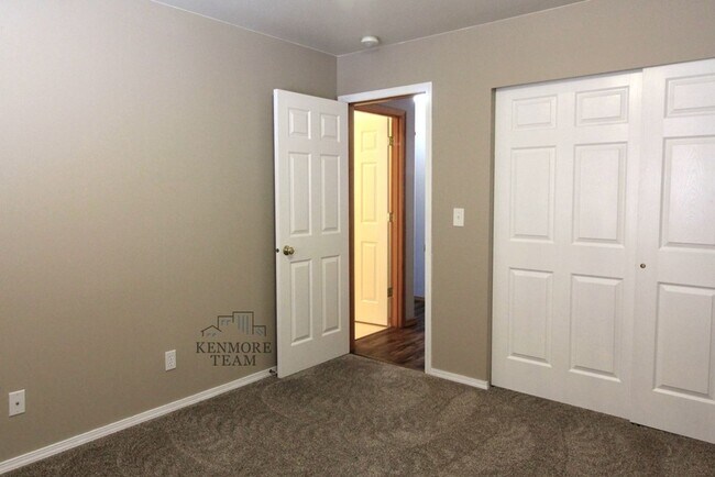 Building Photo - 4 Bedroom, 3 Bath Home in South Kennewick
