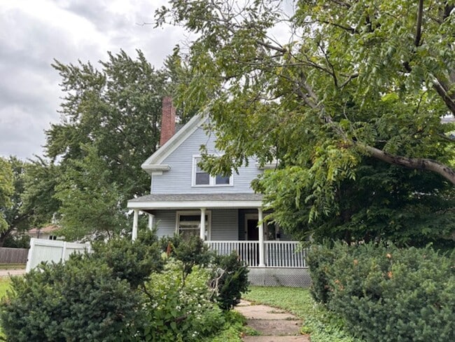 Building Photo - Four-Bedroom Single Family Home in Merriam...