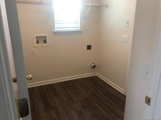 Building Photo - 1157 Woodwinds Dr